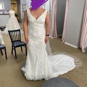 Pronovia’s wedding dress